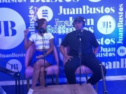 La abogada sexy Aishadanveer se folla al prisionero en Juan Bustos Podcast