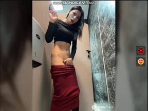 mia queen boys bathroom