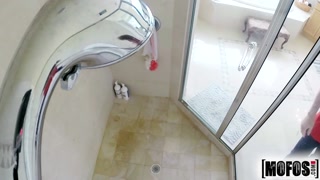 Mofos - Ebony teen Jamie Marleigh gets fucked in the bathroom