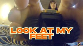 Giantess Crew -Victoria – look at my feet