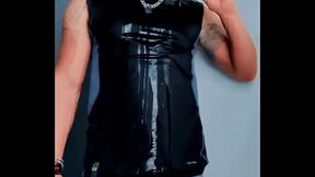 Chacal tomando sus propios meados