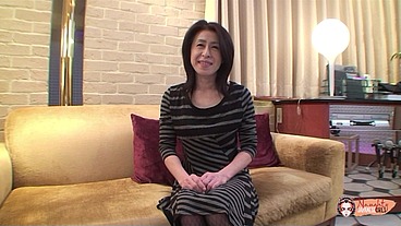 Having fun with three sex toys drives mature Japanese crazy for creampie