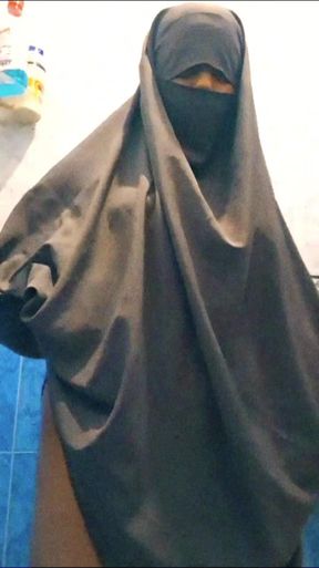 Jalbab Algerian Muslim woman shows her body behind hijab