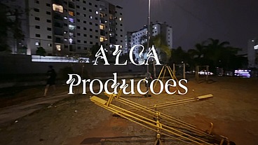 O MACHO CASADO FOI FUMA UMA ERVA NA PRAÇA E DEU TESÃO E ACABOU PEGANDO O MORADOR DE RUA E GANHANDO LEITADA NO RABO