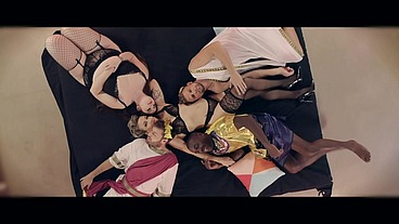 [SOFT] La pièce de théâtre se transforme en orgie