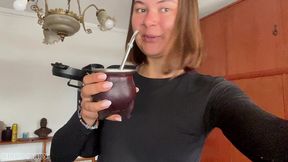 kinky mary’s extreme urine drinking and full-bladder challenge