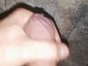 me pajeo mi polla venoza y me corro con mucho semen, muy cremoso