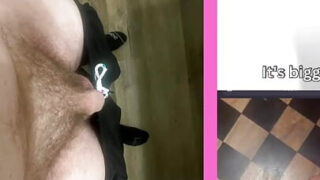 Những kẻ yếu đuối có dương vật nhỏ thủ dâm và xuất tinh khi xem cảnh sỉ nhục đồng tính nam qua đường hậu môn với dương vật khổng lồ.