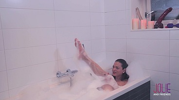 Transcumz - Camilla Jolie in hot bath