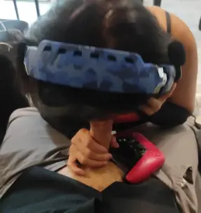 Amateur GF blows boyfriend after losing FIFA bet on PS5