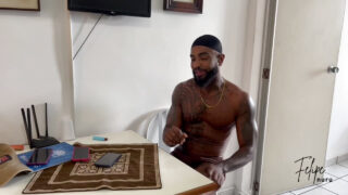 Dojrzała, czarna para amatorów z dużym penisem liże tyłki i robi loda przed intensywnym seksem analnym