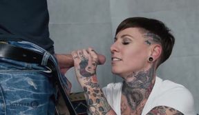 Tattooed short haired cougar amateur porn