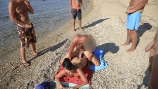 Man neukt Duitse meid en vult haar kontje met sperma door grote lul
