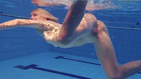 Elena's Wet and Wild Show-off