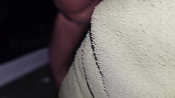 Deu o cu no meio da rua com todo mundo olhando. Essa gostosa foi para a pra&ccedil_a publica, cheia de tes&atilde_o e brincou com os machos e depois fez um anal delicioso.