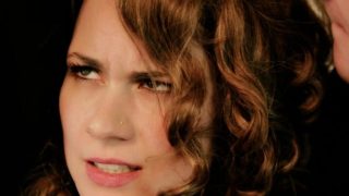 Black Widow-cosplayer blir övermannad och fingrad av soldater