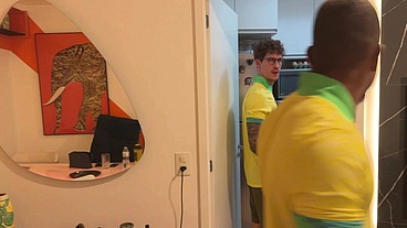 DEPOIS DO JOGO, LEVAMOS O GRINGO PRA CASA E FIZEMOS UMA DP NELE.