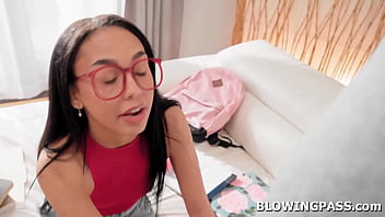 Teen latina tips handyman with a blowjob