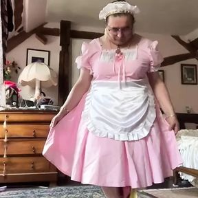 In a pink and white maid&#039;s outfit