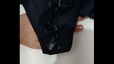 F&atilde_ pediu minha calcinha, mas devolveu toda melada de porra