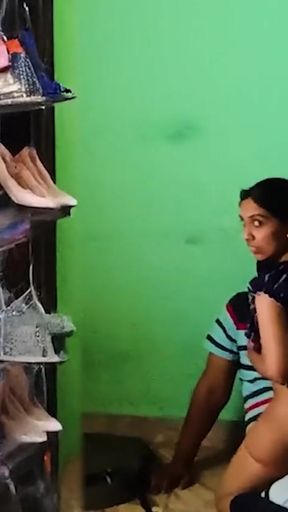 Captivating moment from &quot;Chappal shop mein chudai&quot;