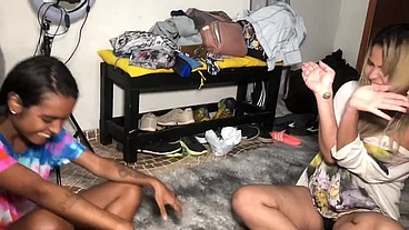 Jogo verdade ou consequência termina em surubao entre amigos