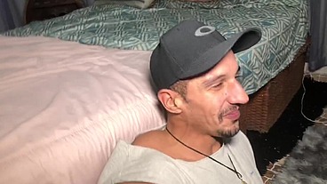 Jogo verdade ou consequência termina em surubao entre amigos