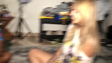 Jogo verdade ou consequência termina em surubao entre amigos