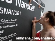 Подросток студентка купила телевизор, а в коробке был огромный член, минет со спермой