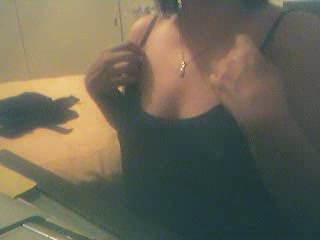 Elegant webcam mommy gracefully shows me her natural breasts