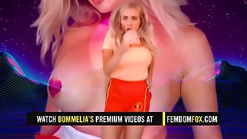 Big ass and boobs blonde babe oills up her body and strips