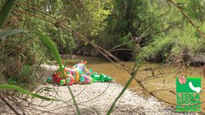 Inflatable Wildlife Explorer Arrives at the Inflatable Site; It's Very Dangerous!
