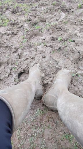 Wet sticky muddy feet