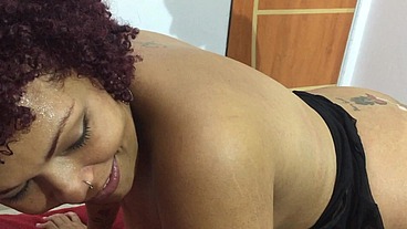 Casal convida jovem rapaz para um fuder a esposa com o corno assistindo