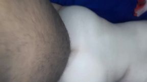 batendo uma bola com o ursao -