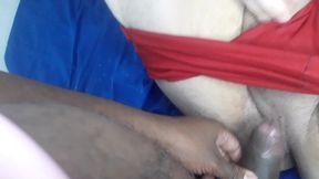 batendo uma bola com o ursao -