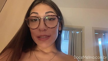 Mel Khalifa louca de tesão se masturba com máquina