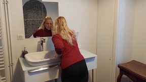 Mature Blonde Wife Enjoys Massage Sex and Foot Fetish