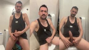 hot daddy jerking off in public wc