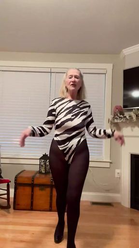 GILF DANCING IN PANTYHOSE DANIELLE DUBONNET