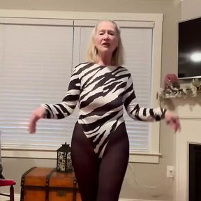 GILF DANCING IN PANTYHOSE DANIELLE DUBONNET