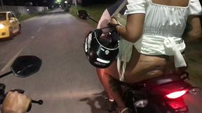 casada adora se exibir de vestido sem calcinha em cima da moto a procura de comedores