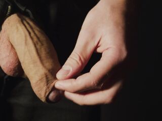 Leker lite med kuken