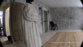 Extreme masturbation lady in fur Part 1