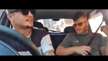 eu e o erick diaz batendo uma no carro nas ruas de sp