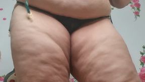 Worshiping giantess curves