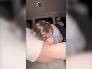 BBW gives sloppy oral-sex-sex in the backseat