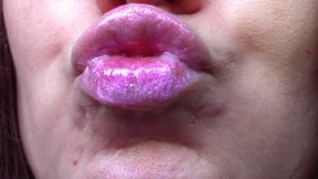 Shiny Gloss Lips Mesmer Kisses