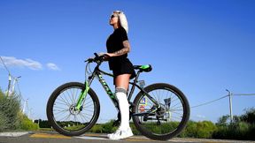I Got so Excited During a Bike Ride That I Sucked Dick in the Middle of an Intersection and Got Cum in My Mouth