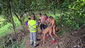 Suruba na trilha - Putaria gostosa no matagal - Parte 02